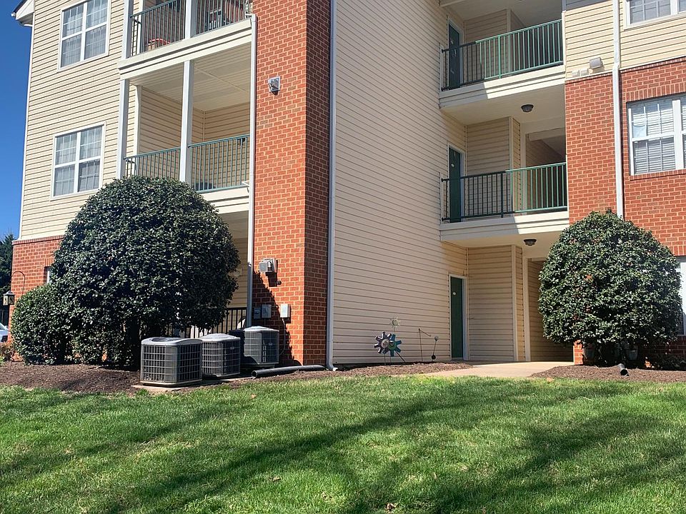 1st image of 9421 Links Ln APT C