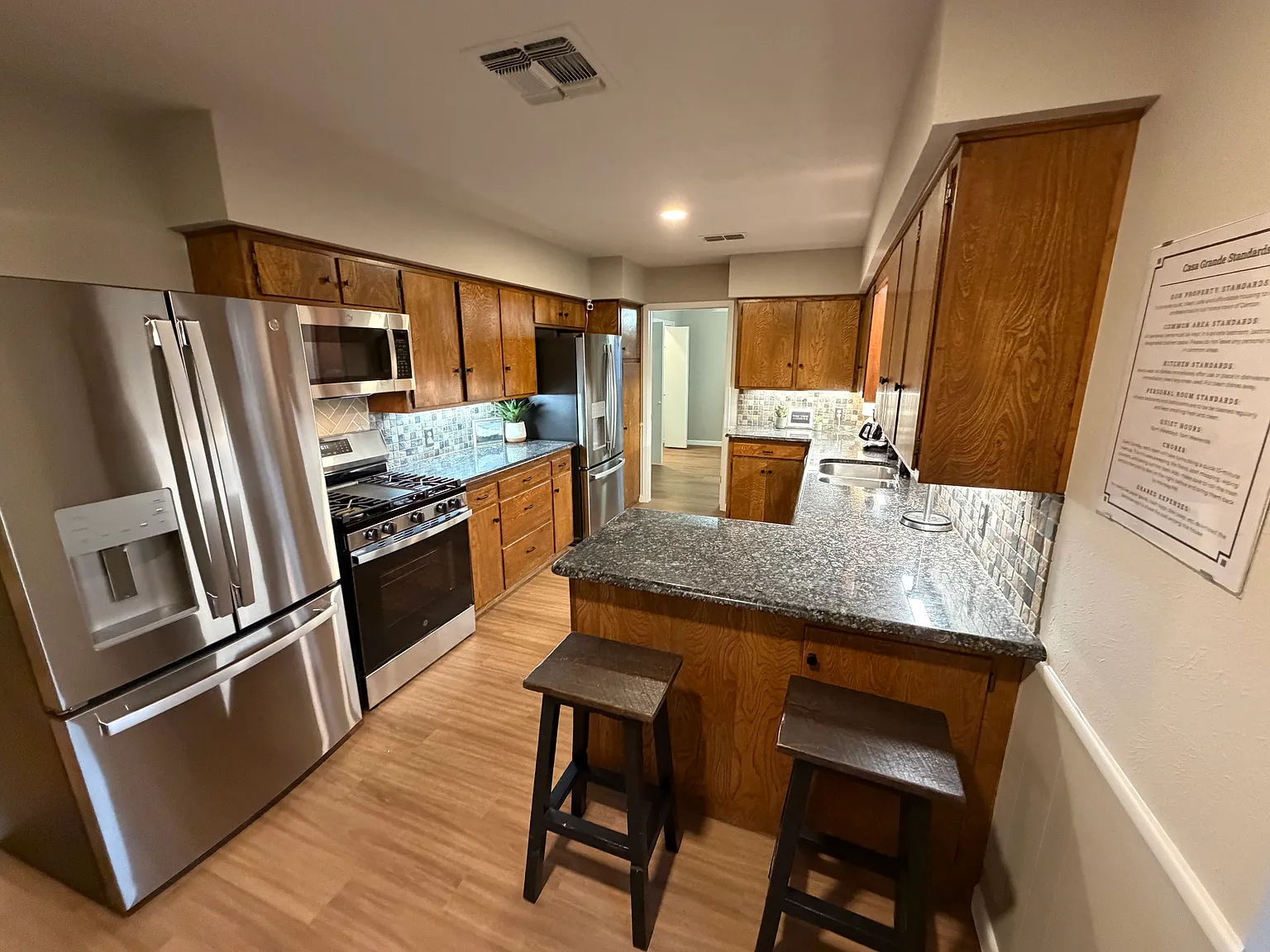 6 bed, 2258 sqft, $895 — Photo 4