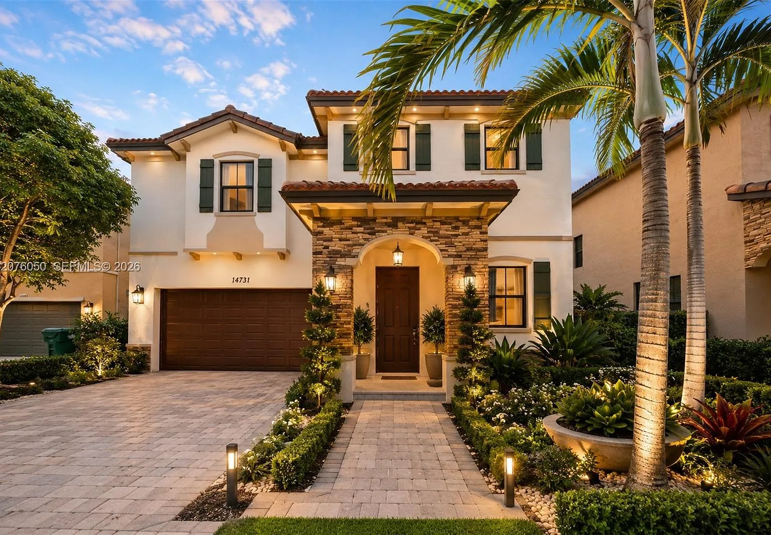 5 bed, 3.0 bath, 3340 sqft, $5,000 — Photo 2