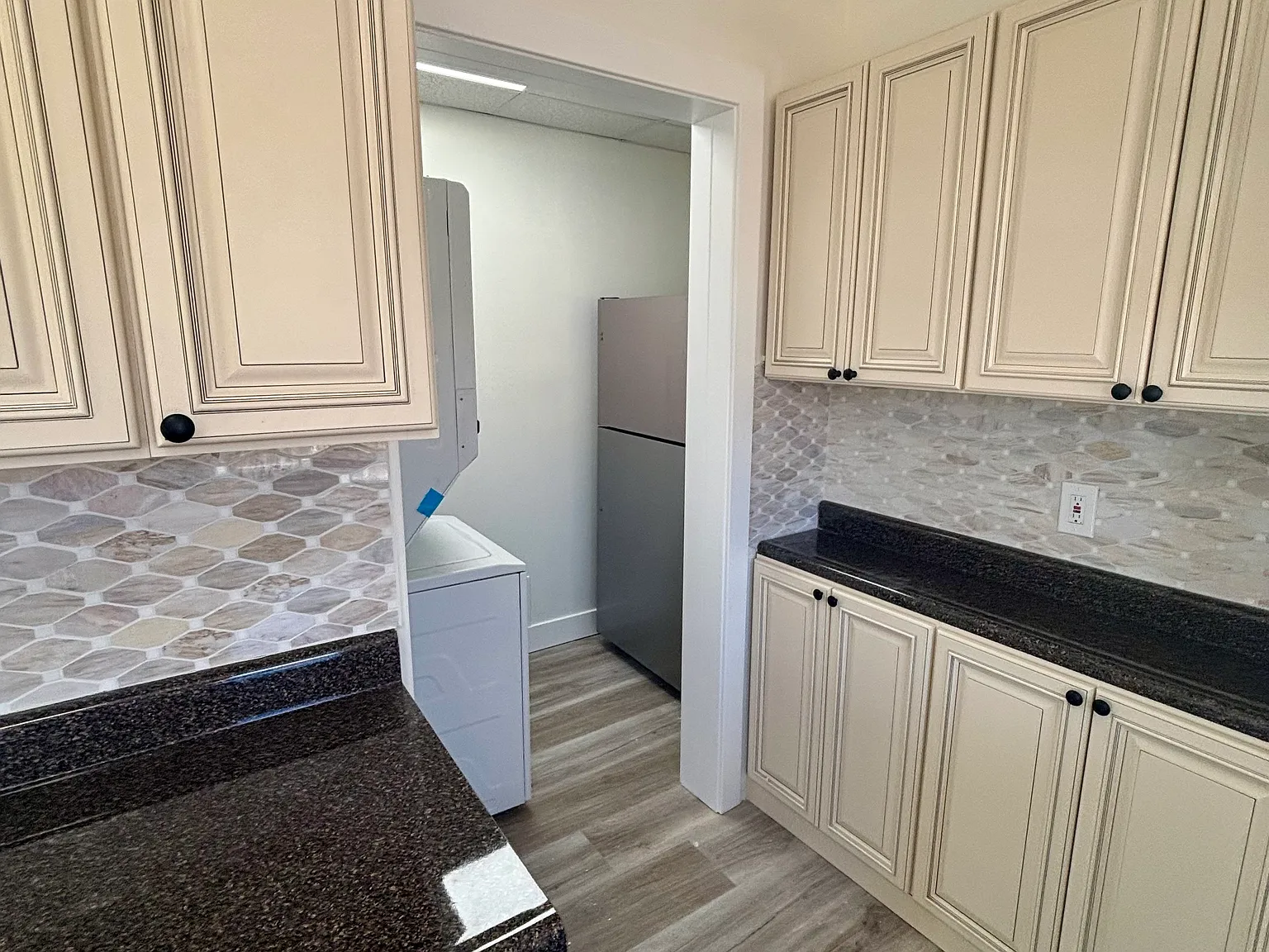 3 bed, 980 sqft, $2,400 — Photo 3