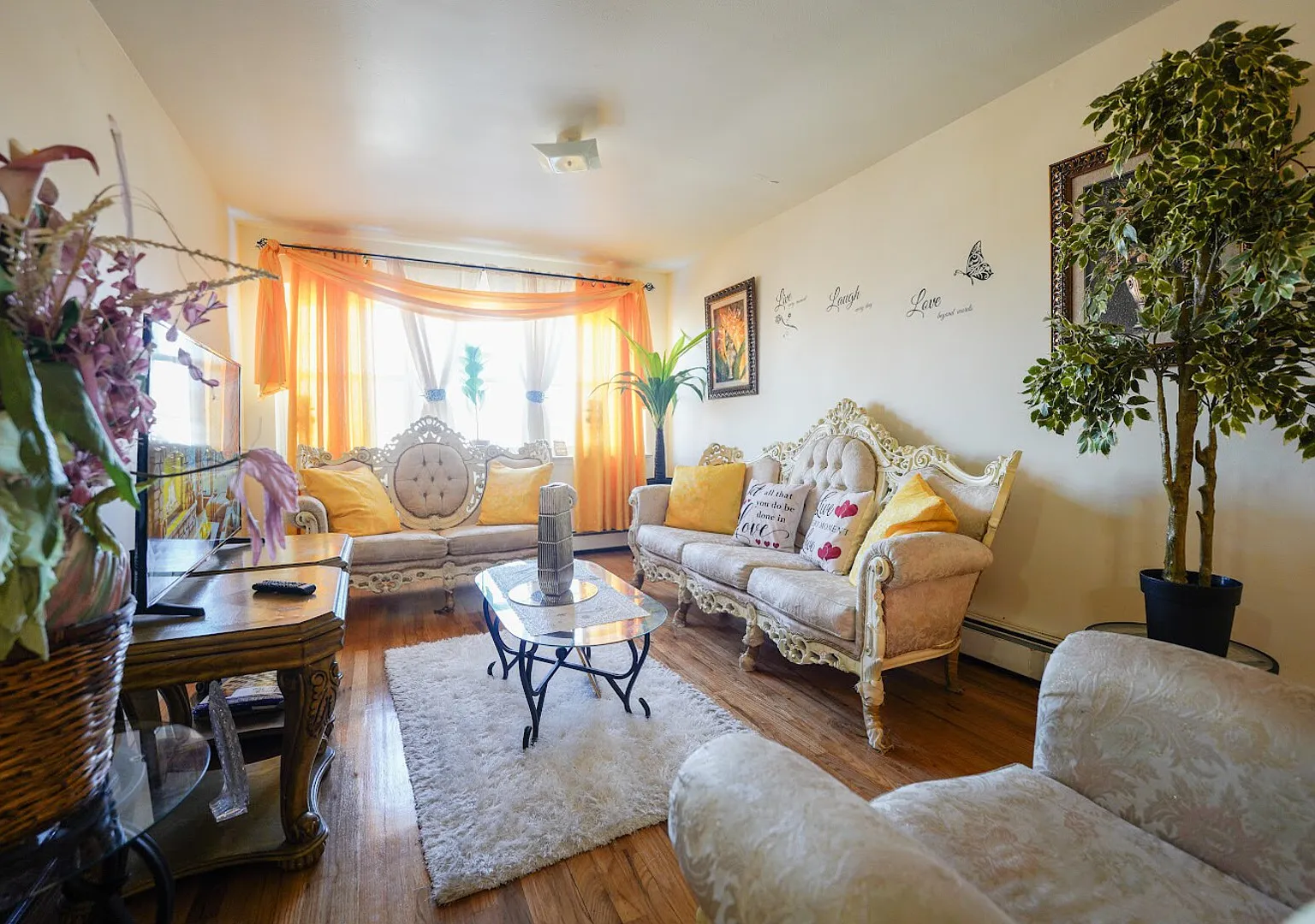 Beautiful and cozy 3 BR 1.5 bath w/ free wifi — Photo 2