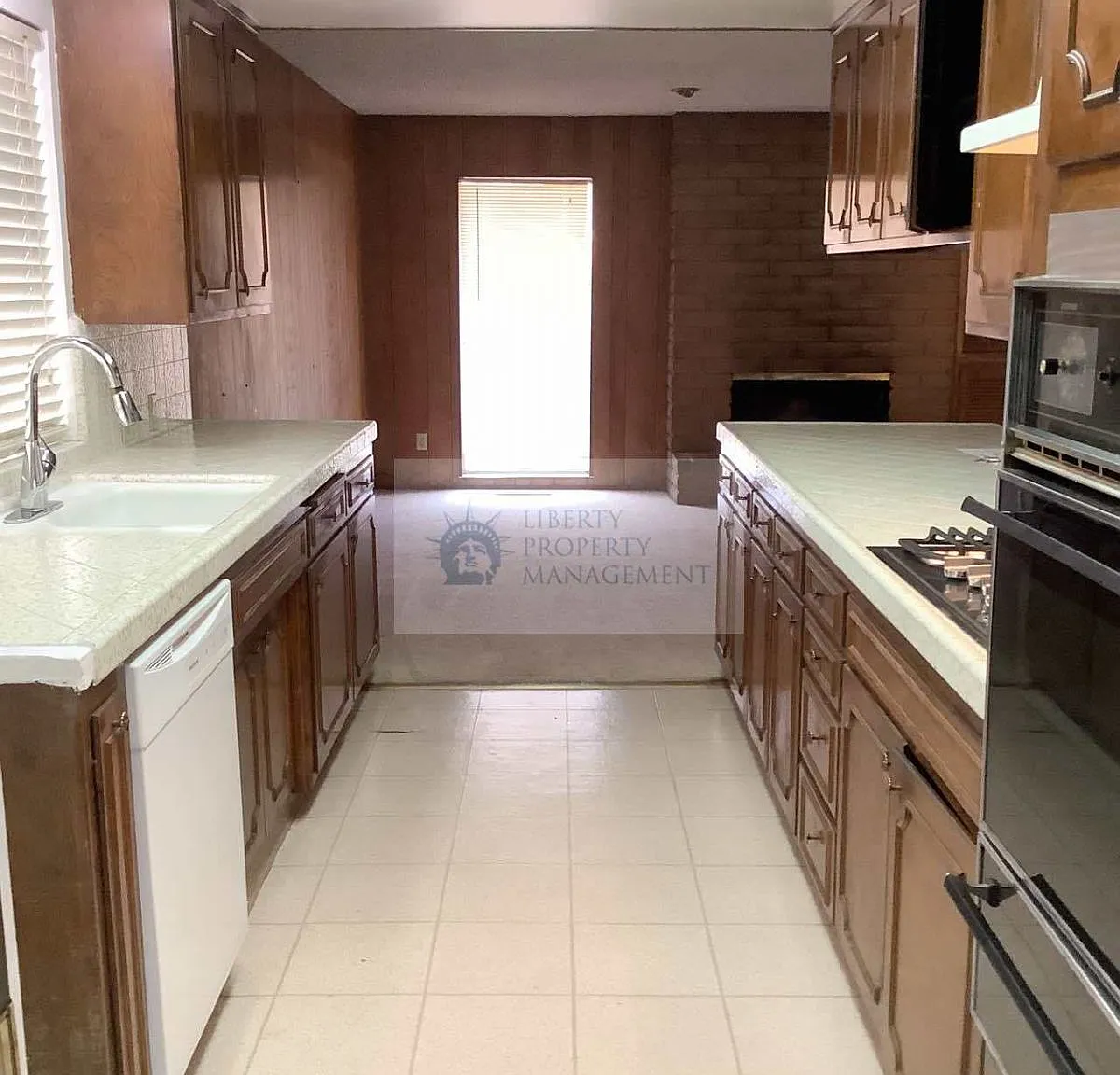 3 bed, 1832 sqft, $2,295 — Photo 2