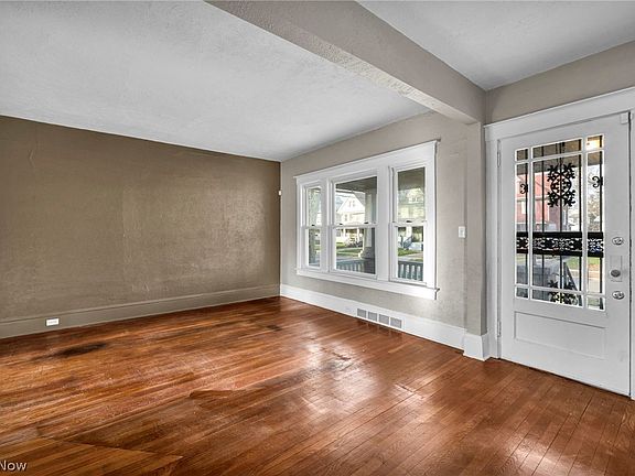 4th image of 651 E 115th St