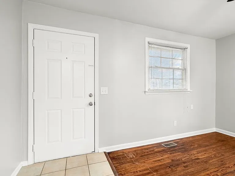 319 Morton Ave #A — Photo 3