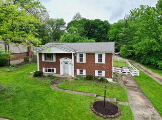 34 Crystal Lake Dr, Covington, KY 41017