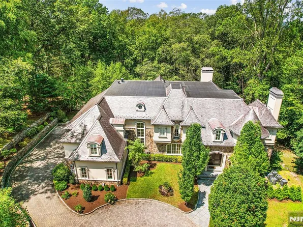 15 N Church Rd, Saddle River, NJ 07458