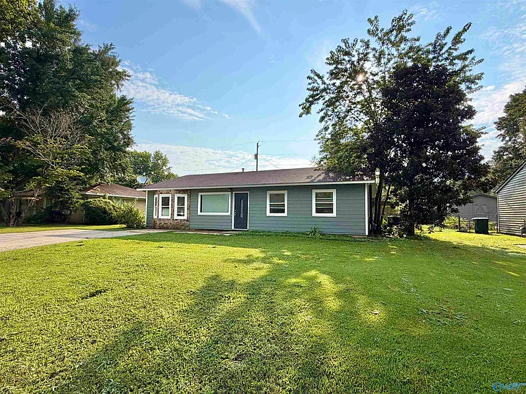 2110 Fernbrook Dr NE — Photo 16