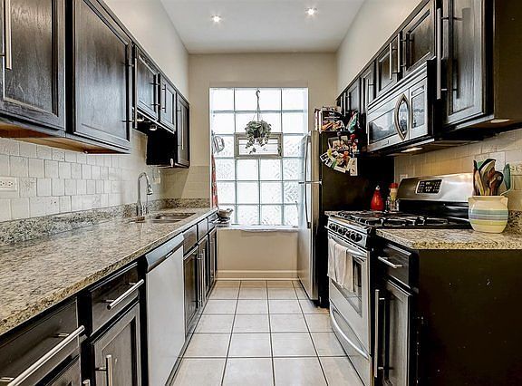 5th image of 1048 W Catalpa Ave APT 2