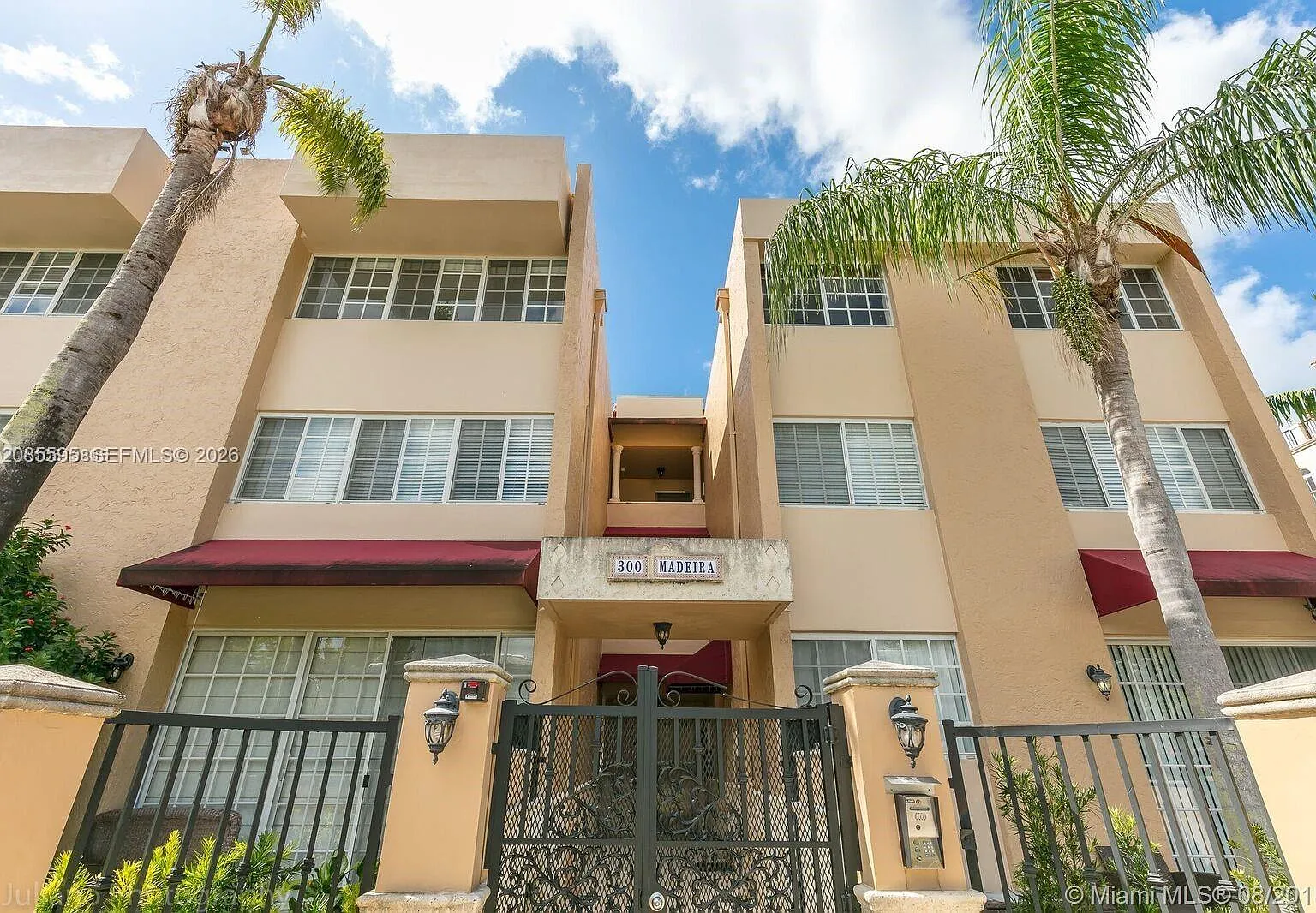 Madeira Village Condo — Photo 4
