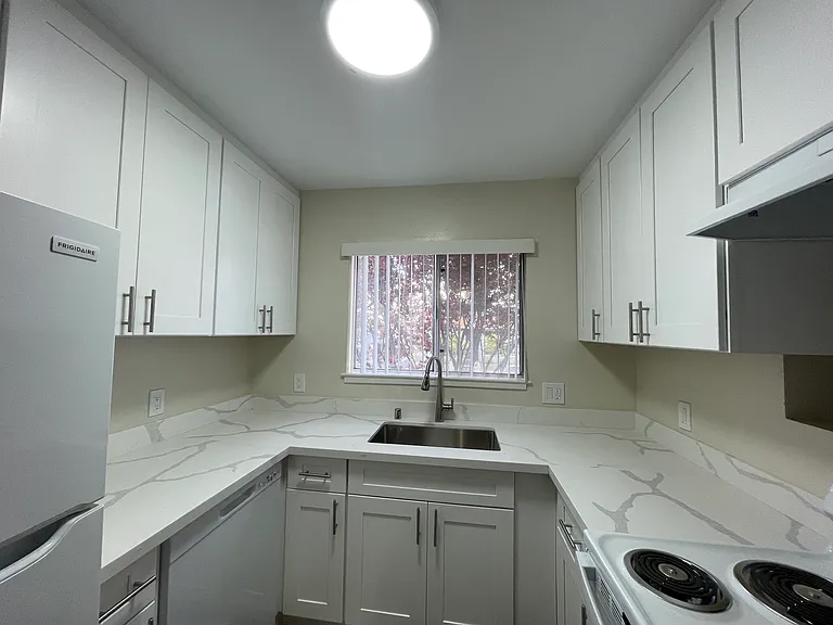 607 Timberpine Ave #4 — Photo 4