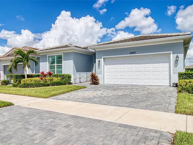 10407 SW Aquila Way — Photo 2