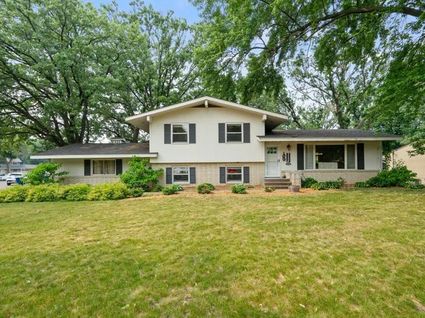2254 County Road F E, White Bear Lake, MN 55110