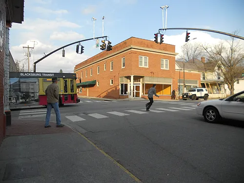 104 W Roanoke St #201 Photo 1
