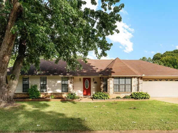 8156 Autumn Woods Dr N, Southaven, MS 38671