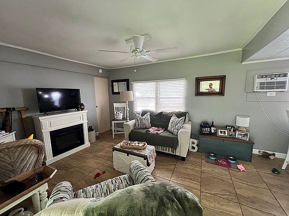4th image of 19900 NW 37th Ave #G4
