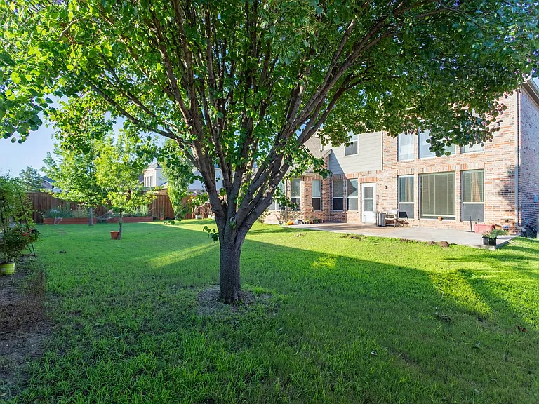413 Brookmere Ln — Photo 3