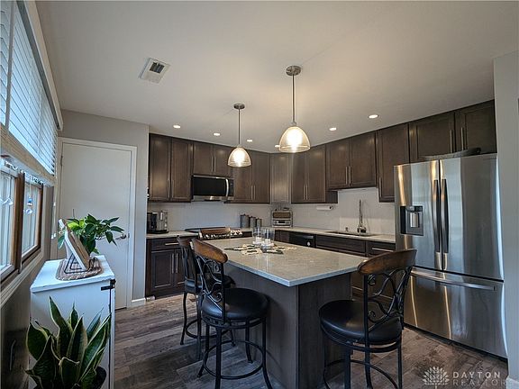 4th image of 1977 Willoughby Ave