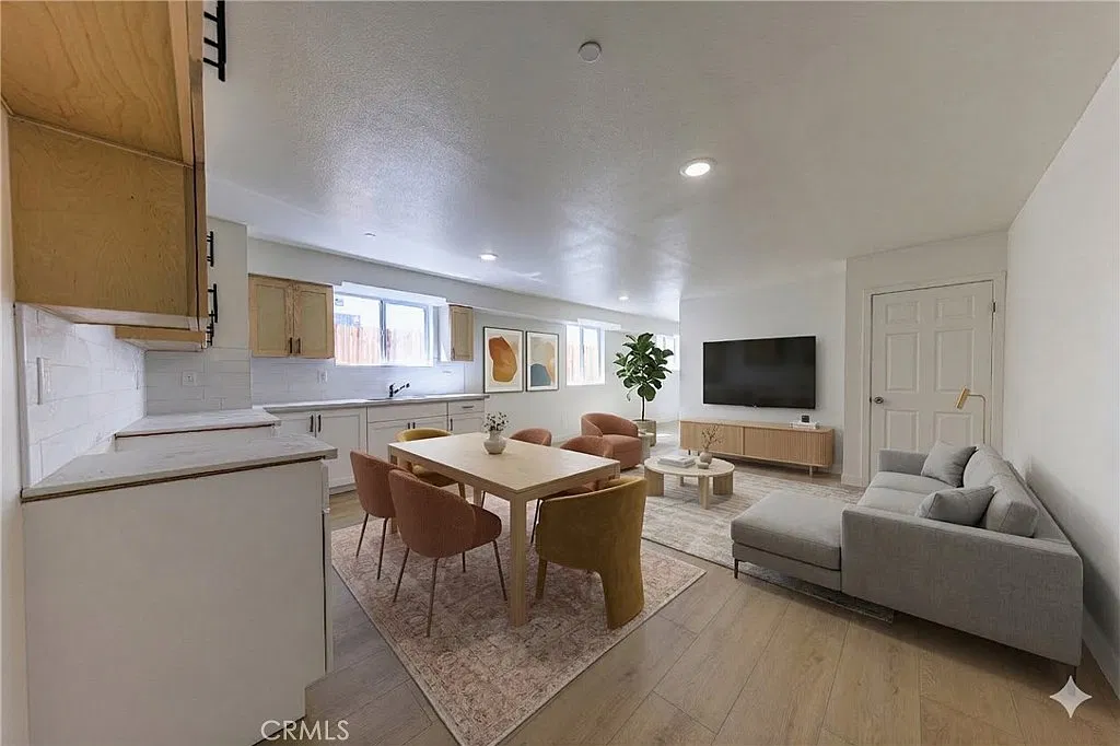 5 bed, 2137 sqft, $3,662 — Photo 4