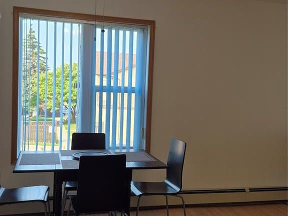 5th image of UNIT 102-3220 33rd STREET W