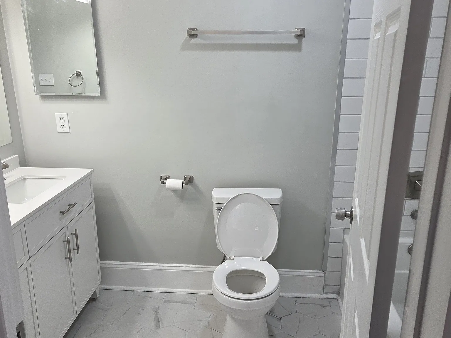 3 bed, 1242 sqft, $2,400 — Photo 4