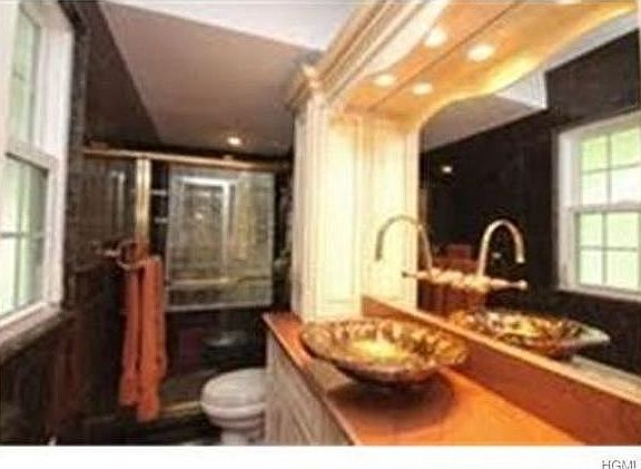 Bathroom of the 2nd MB