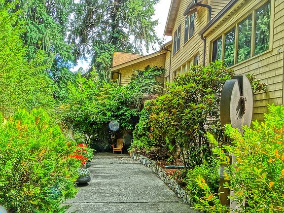 3rd image of 5302 Chico Way NW