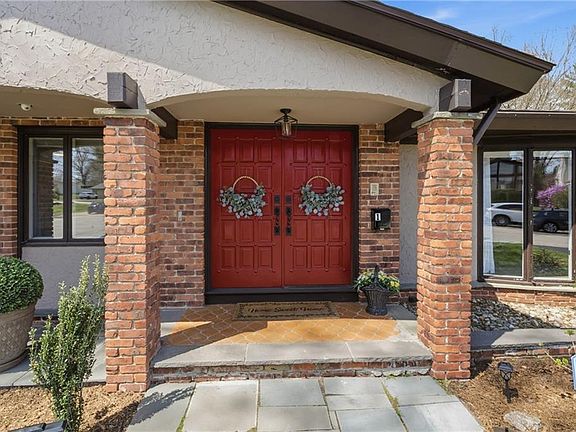 2nd image of 1 Wenscott Ln
