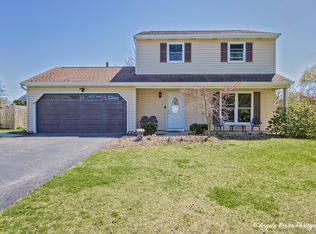 1019 Concord Dr, Island Lake, IL 60042
