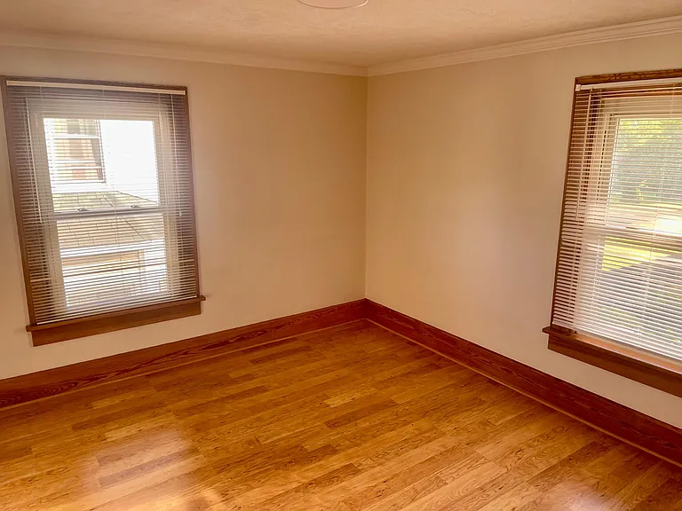 423 Summit St — Photo 8