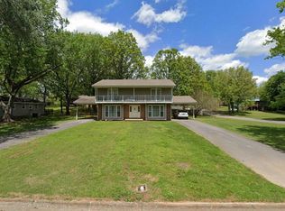 1700 Deer Hollow Dr, Lawrenceburg, TN 38464