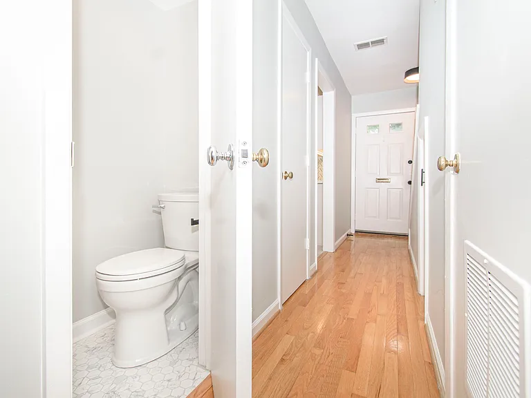 118 Camelot Ct — Photo 21