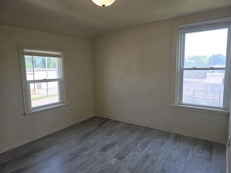 2 bed, 1.0 bath, $899 — Photo 4