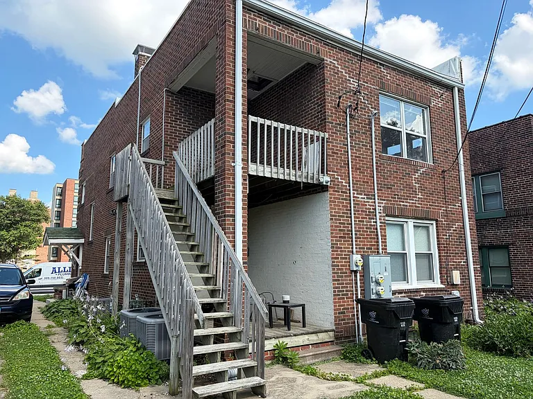 1306 N Main St — Photo 14