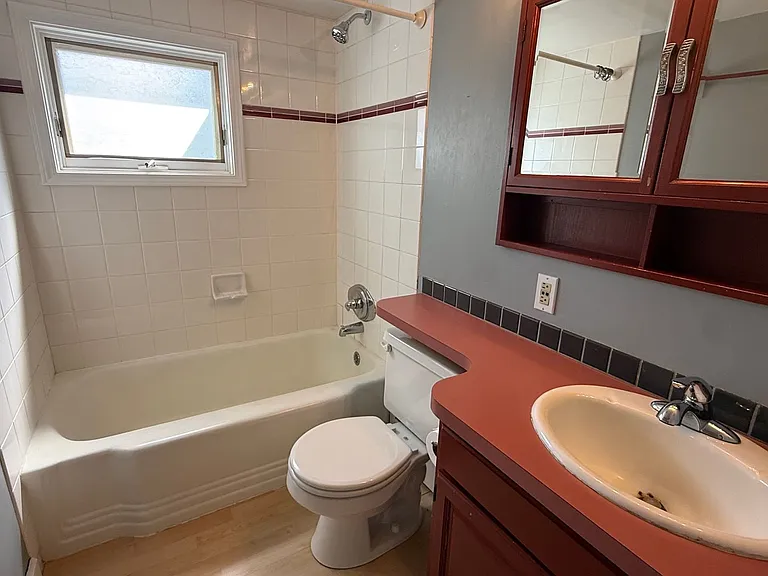 808 W 19th Ave — Photo 16