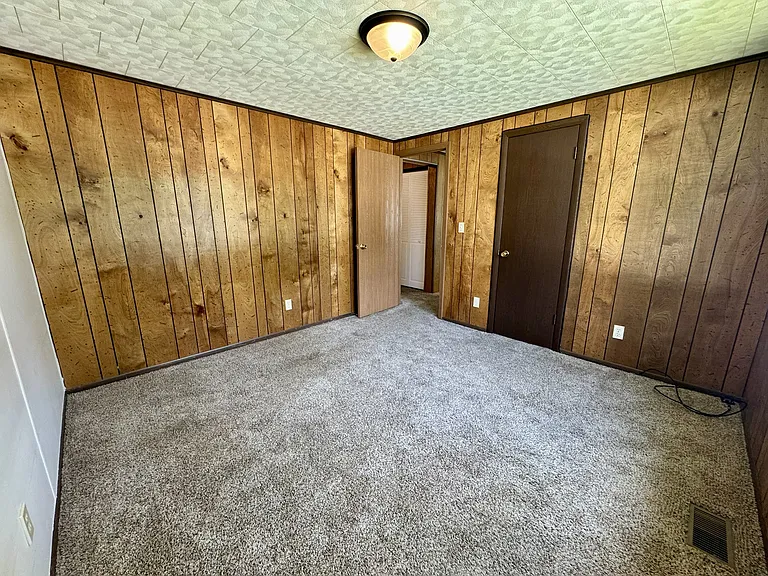 323 W Smith St — Photo 9