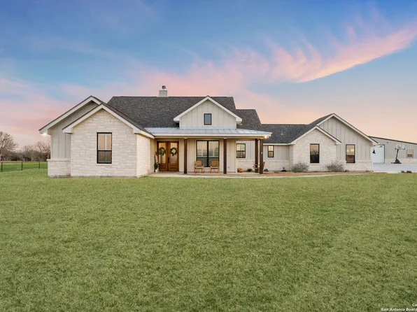 480 County Road 212, Falls City, TX 78113