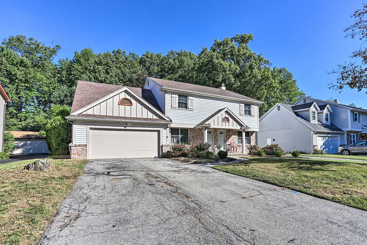 Building Photo - Woodmeadow Dr