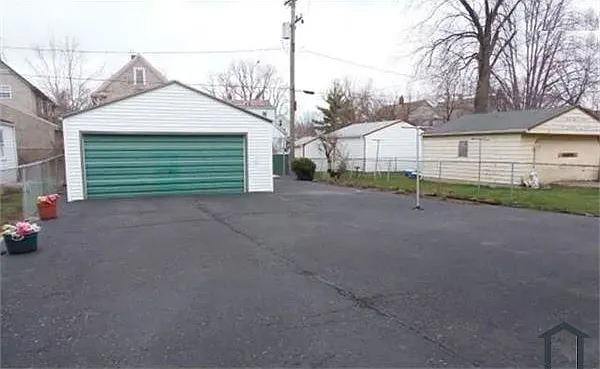 7900 Dearborn Ave — Photo 3