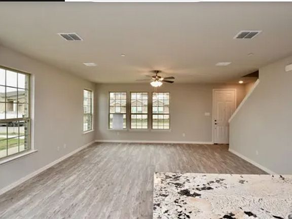 4th image of 3401 Solana Cir