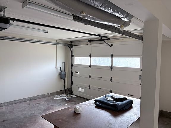 3rd image of 802 Circle Ct