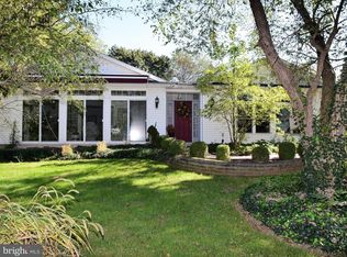 1416 E Oregon Rd, Leola, PA 17540