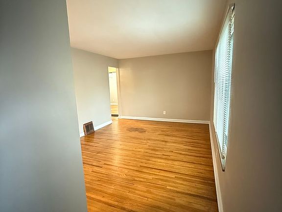 3rd image of 7128 Yates St
