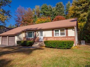 27 Penny Royal Rd, Malta, NY 12020