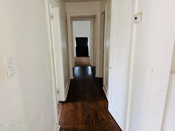 2nd image of 135 Autumn Dr