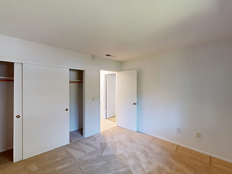 348 Robinson St #4 — Photo 9