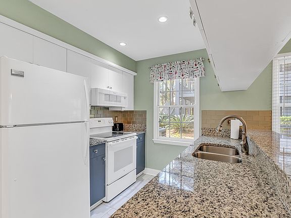 5th image of 216 Stillwood Dr. #11-1