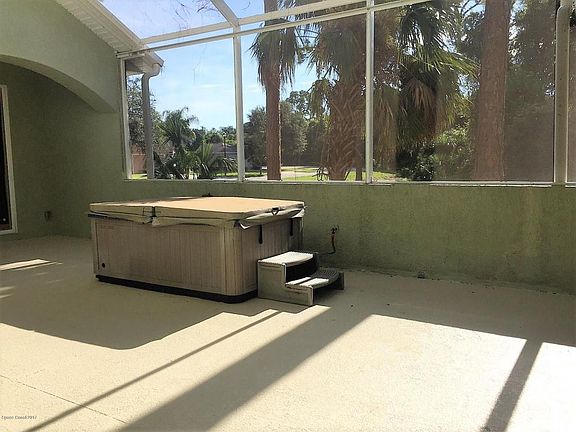 3rd image of 453 Hollow Glen Dr