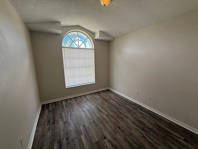 12464 Castlemain Trl — Photo 38