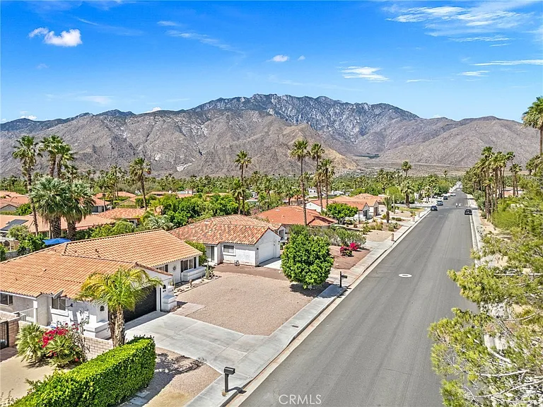 1479 E Francis Dr — Photo 27