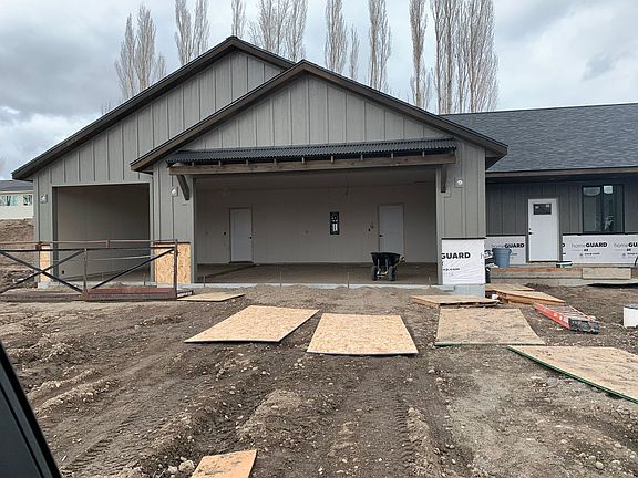 2nd image of 229 Camas Dr